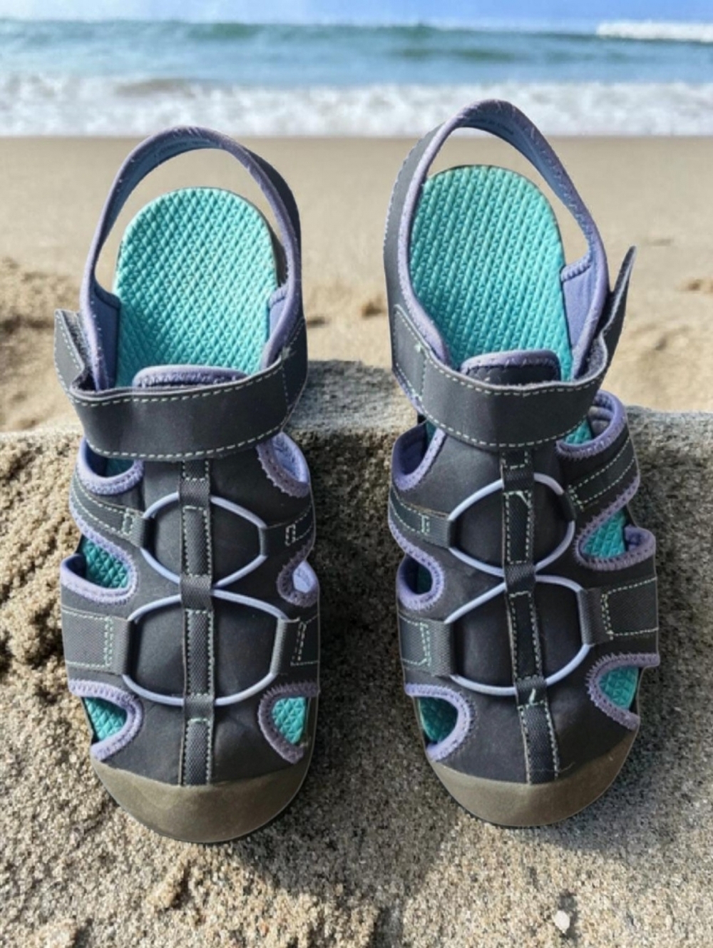 Rugged Outback Gray Closed Toe Sandals Size 6